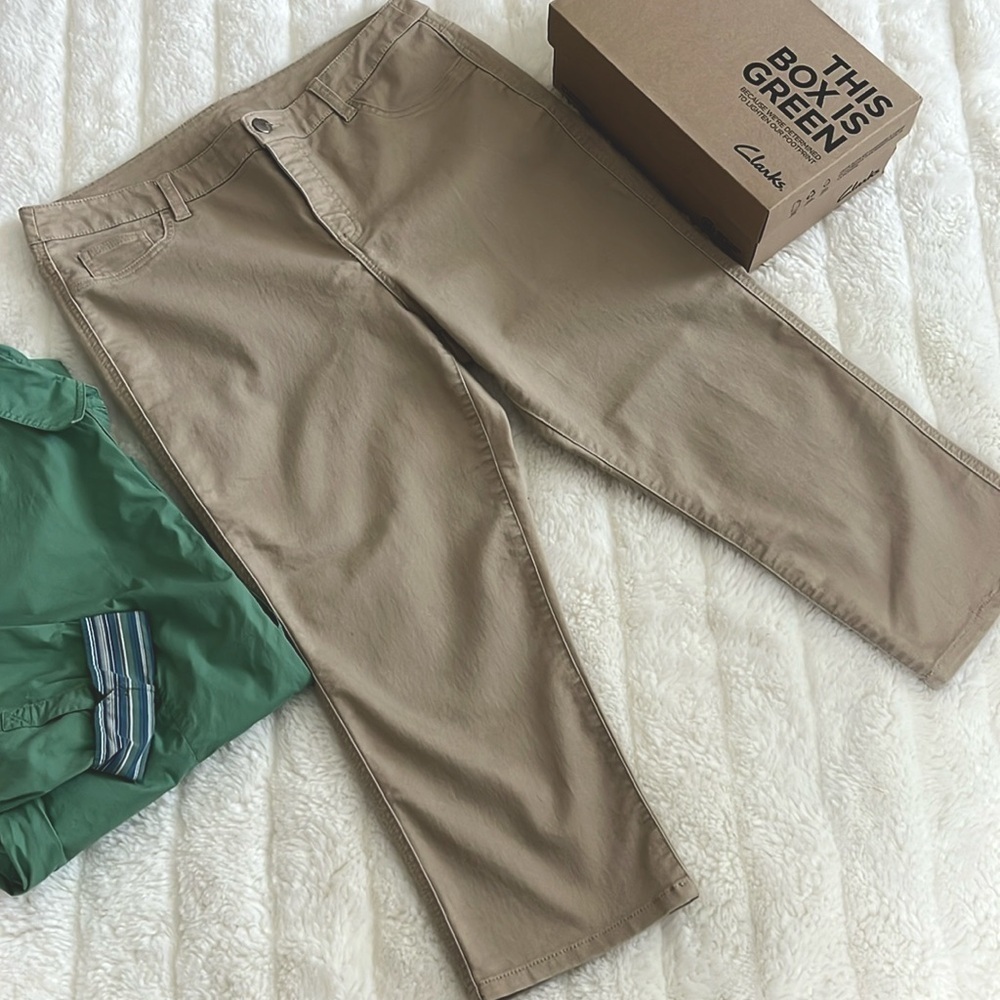 NWOT Style & Co Beige Capris Size 14
